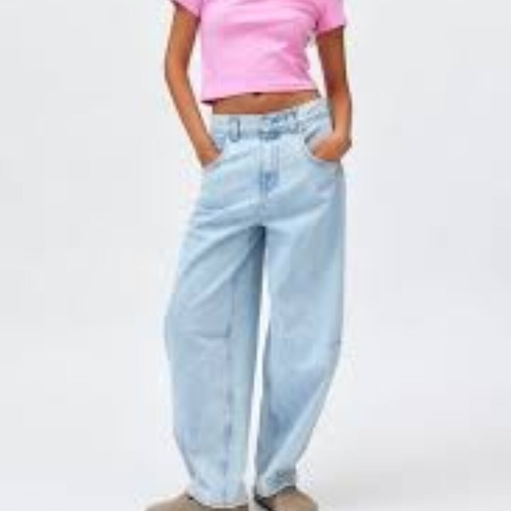 Mrs. Drama Barrel Jeans Size Small